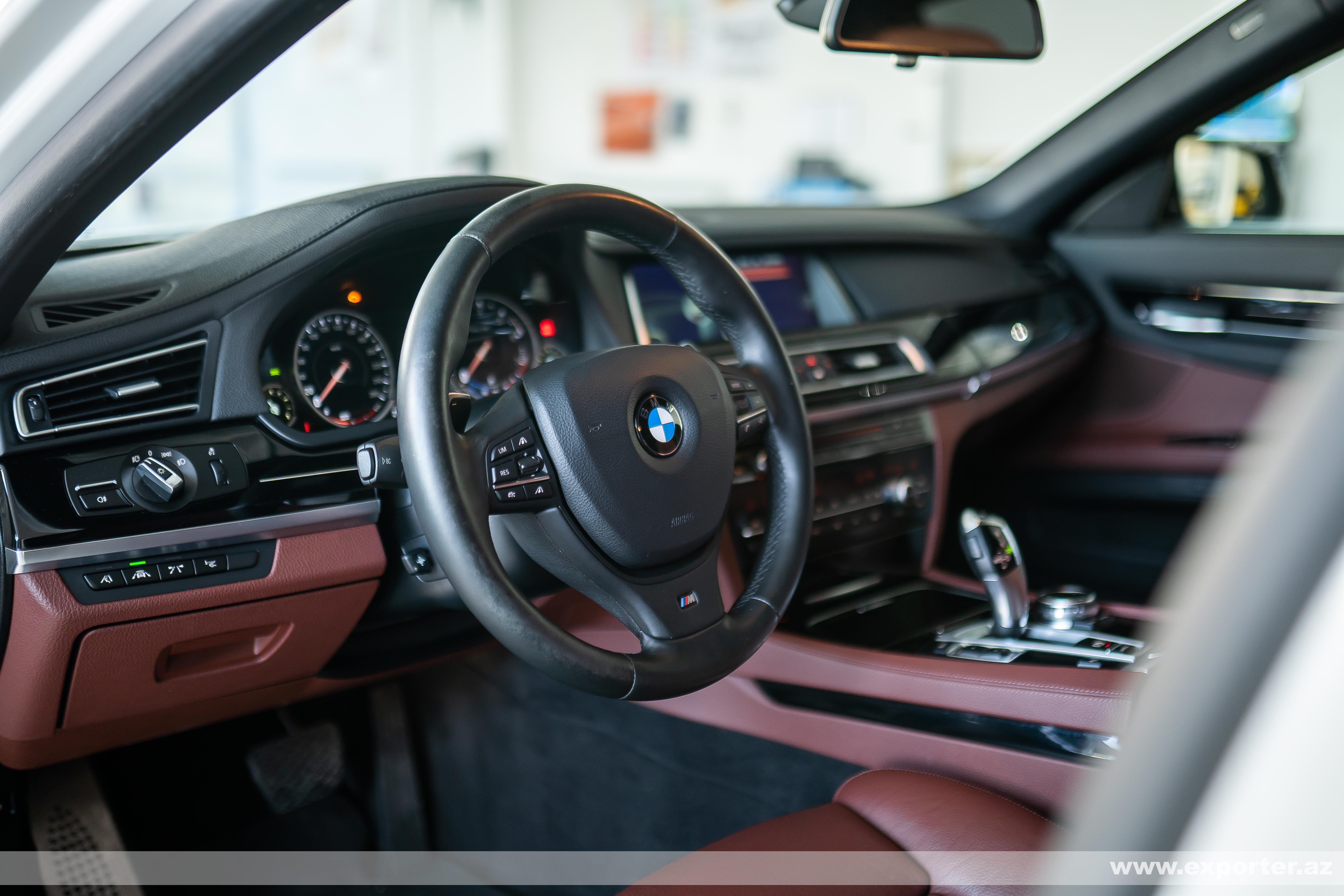 BMW 740i M Sport (photo: 10)