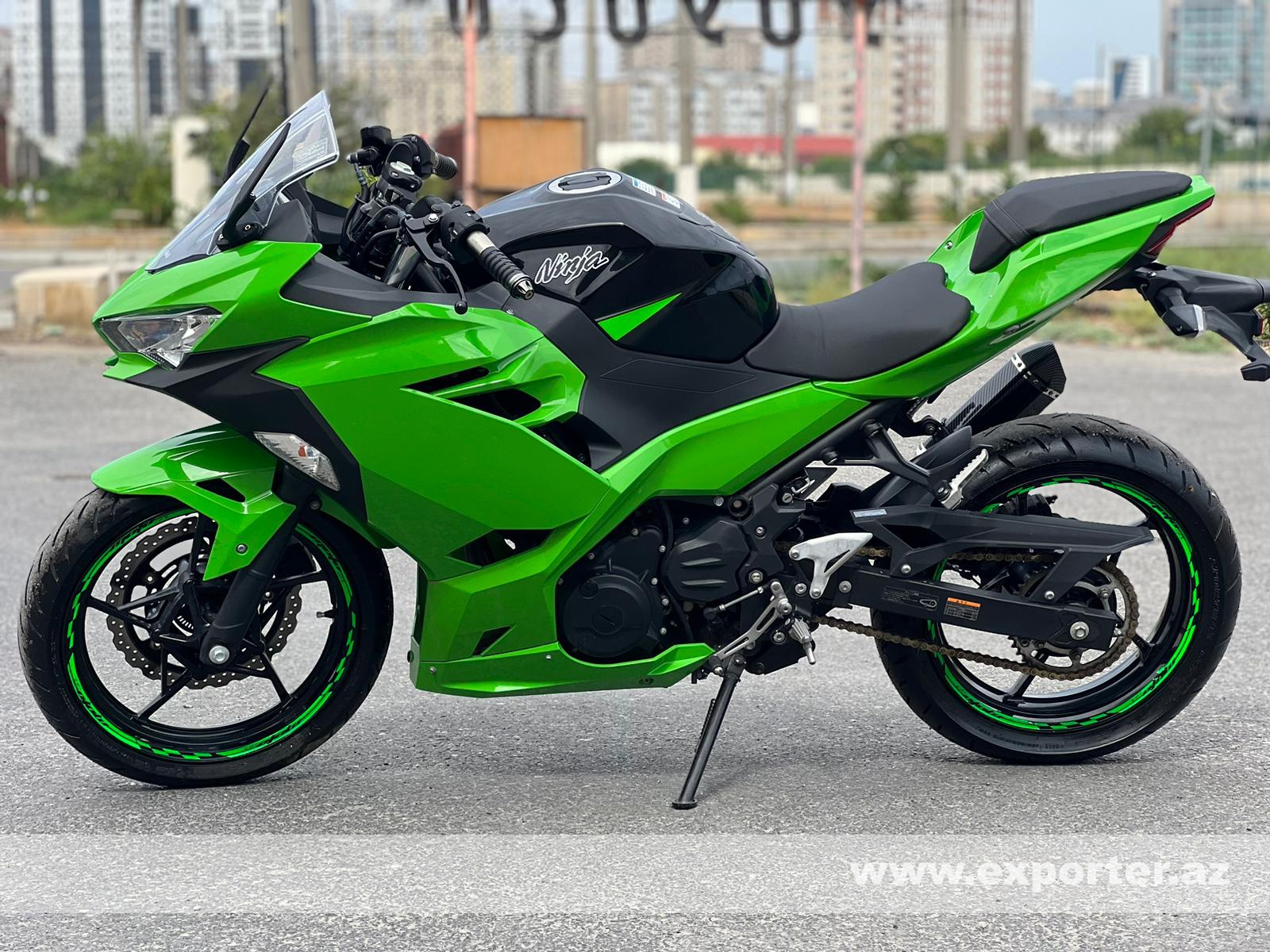 Kawasaki Ninja 400R (photo: 1)