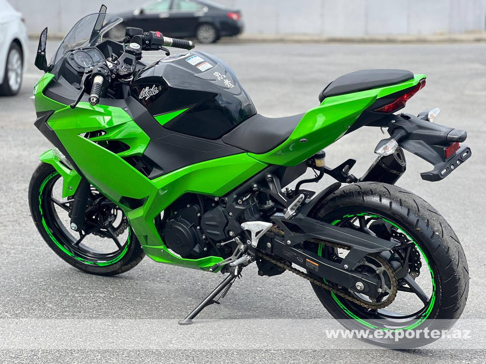 Kawasaki Ninja 400R (photo: 2)