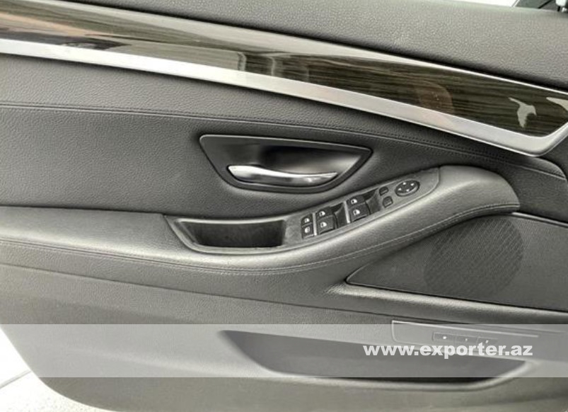 BMW 528i Luxury (photo: 25)