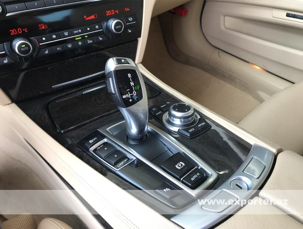 BMW 740i (photo: 11)