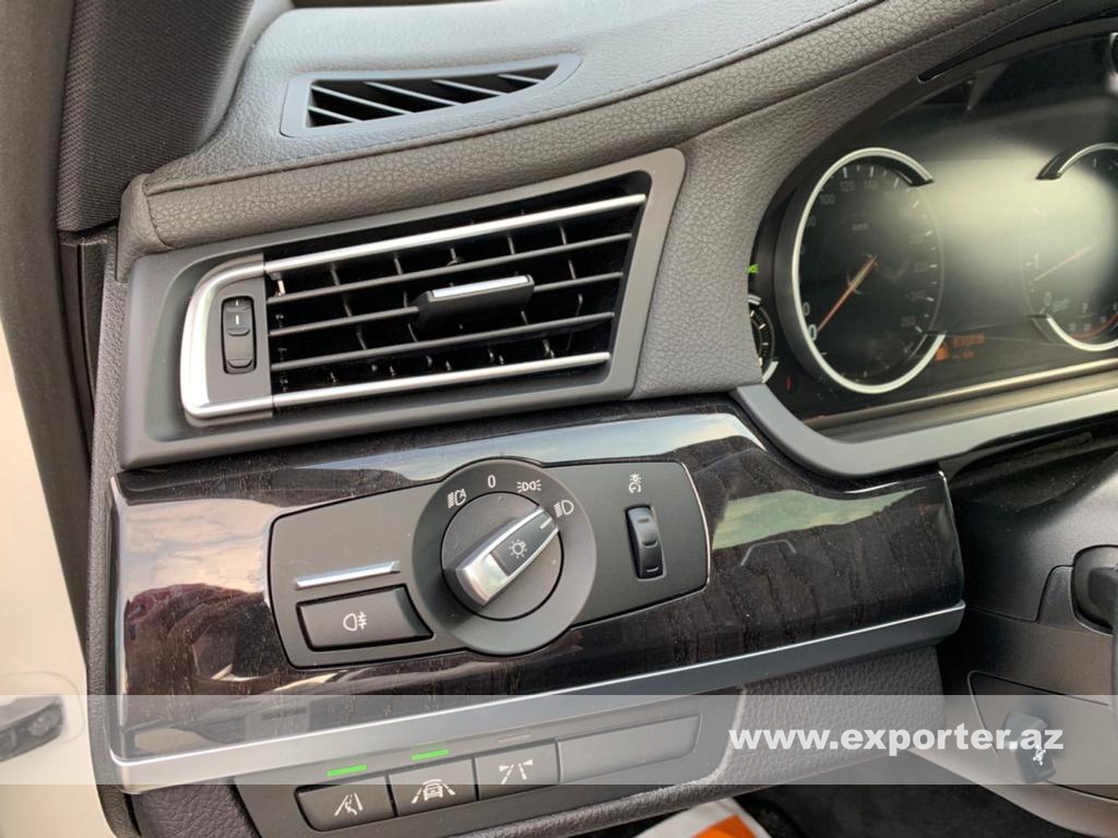 BMW 740i M Sport (photo: 20)