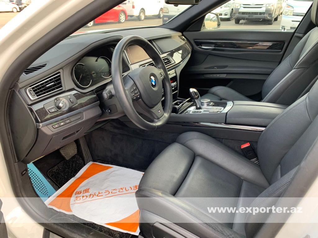 BMW 740i M Sport (photo: 14)