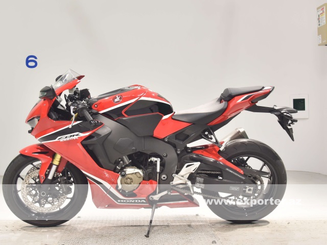 Honda CBR1000RR (photo: 1)