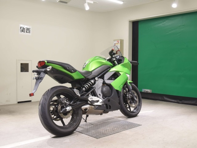 Kawasaki Ninja 400R (photo: 2)