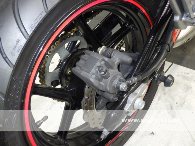 Kawasaki Ninja 400R (photo: 13)