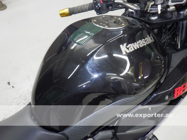 Kawasaki Ninja 400R (photo: 8)