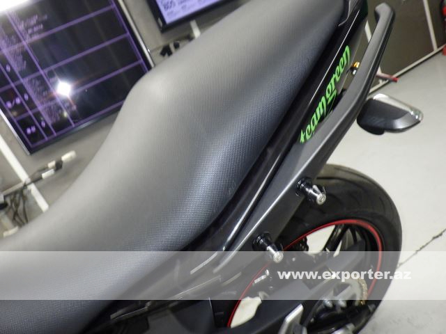 Kawasaki Ninja 400R (photo: 9)