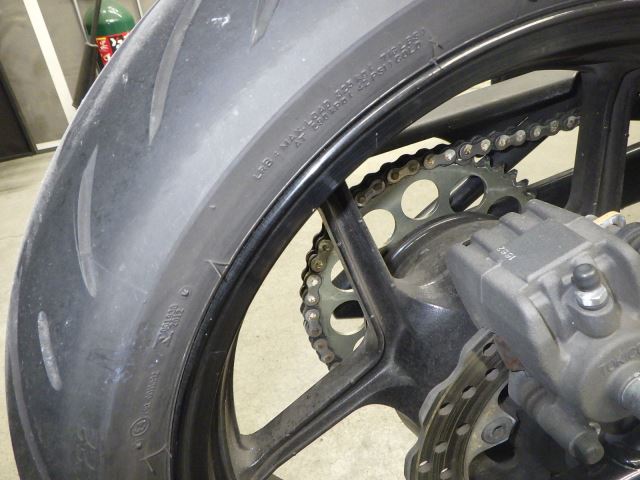 Kawasaki Ninja 400R (photo: 9)