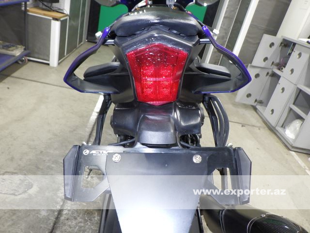 Yamaha YZF-R1 (photo: 8)
