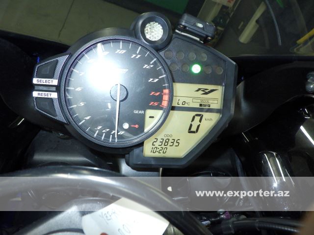 Yamaha YZF-R1 (photo: 10)