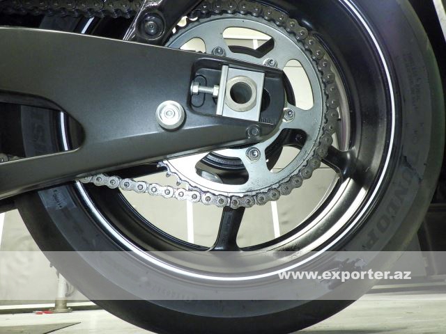 Yamaha YZF-R1 (photo: 15)