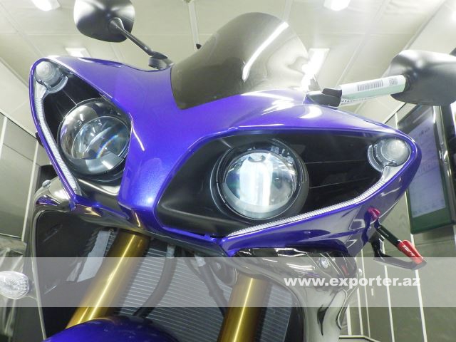 Yamaha YZF-R1 (photo: 8)