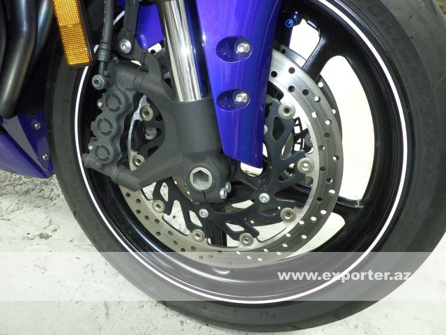 Yamaha YZF-R1 (photo: 16)
