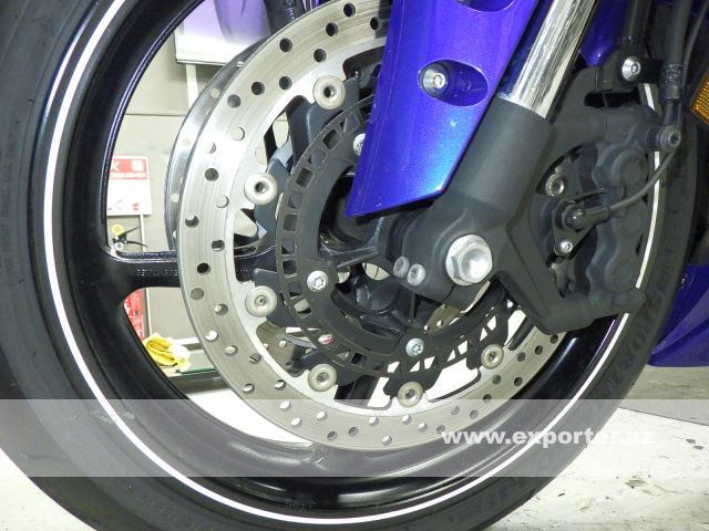 Yamaha YZF-R1 (photo: 17)