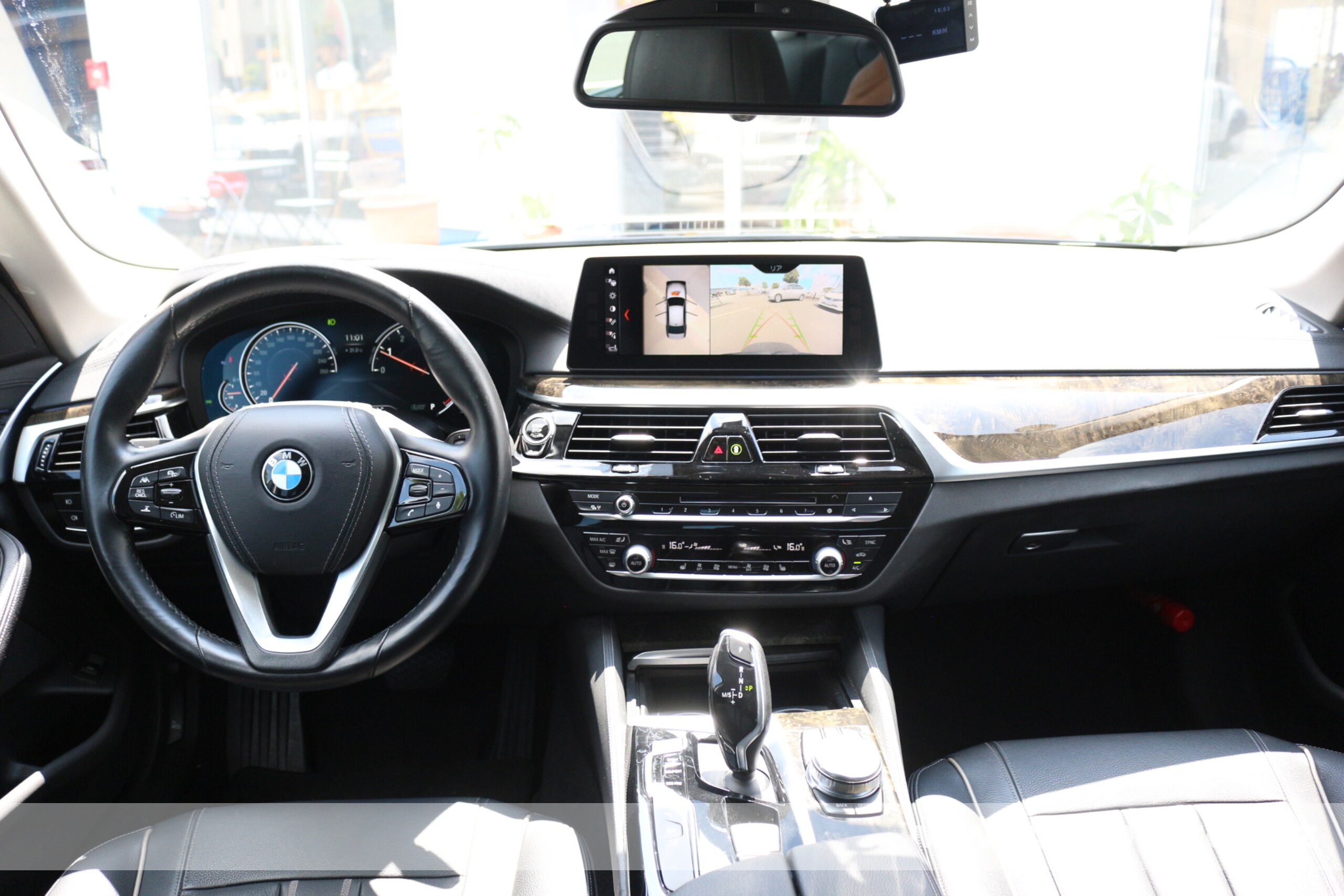 BMW 530i Luxury (photo: 8)