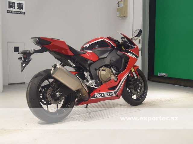 Honda CBR1000RR (photo: 2)