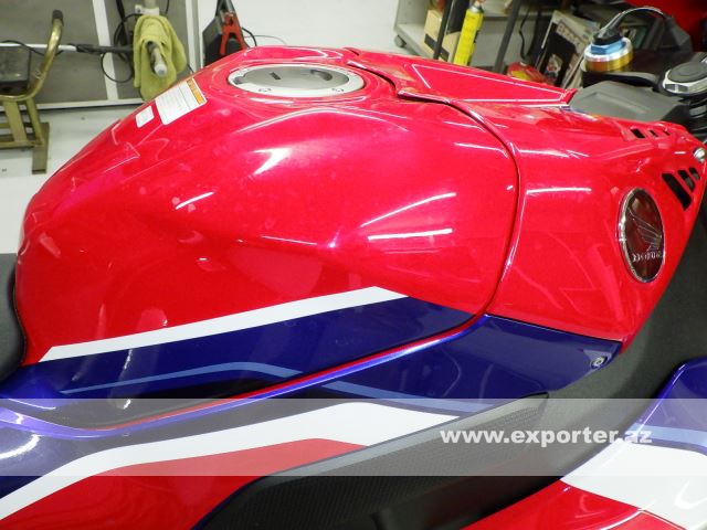 Honda CBR1000RR-R Fireblade SP (photo: 12)